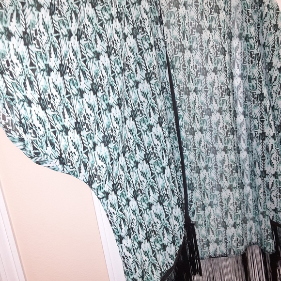 Maurice's Size 2/3 Plus Size Ikat Print Kimono Style Overlay Jacket With Fringe - Picture 6 of 8